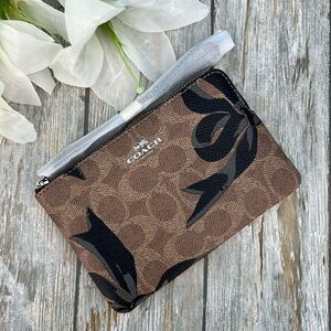 Coach Corner Zip Wristlet In Signature Canvas With Bow Print Bag Wallet Purse